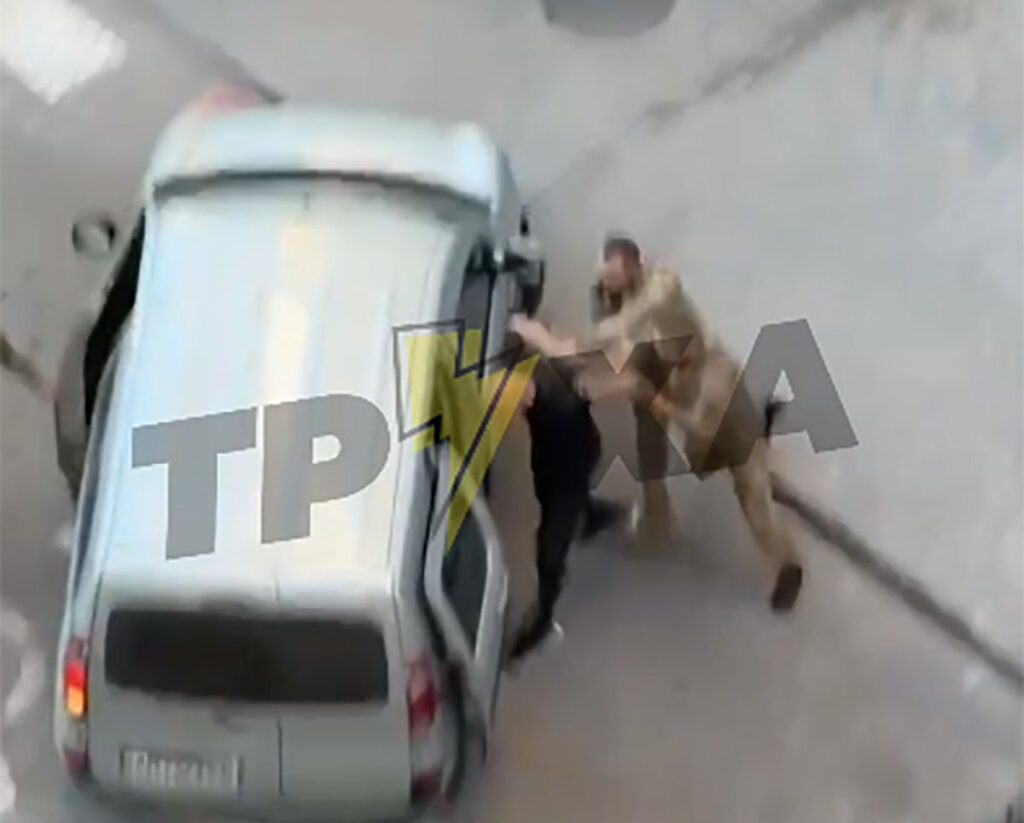 Затримання за лічені хвилини: Житомир. Відео силового затримання чоловіка працівниками ТЦК поширюється в мережі.