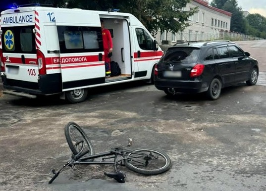 У Коростишеві 13-річного велосипедиста, який потрапив у ДТП, госпіталізували через травми.
