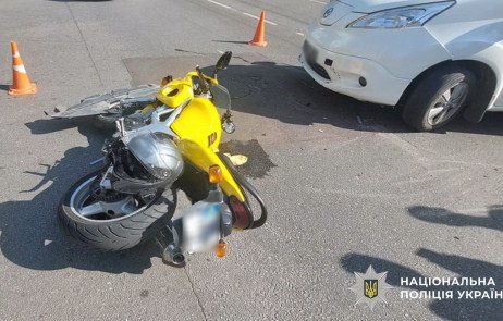 У Житомирі: аварія на перехресті В.Бердичівської та І.Франка, постраждав 17-річний мотоцикліст.