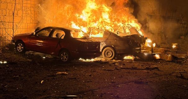 Житомирщина під вогнем: пошкоджено енергетику та підприємства, тривають пожежі.